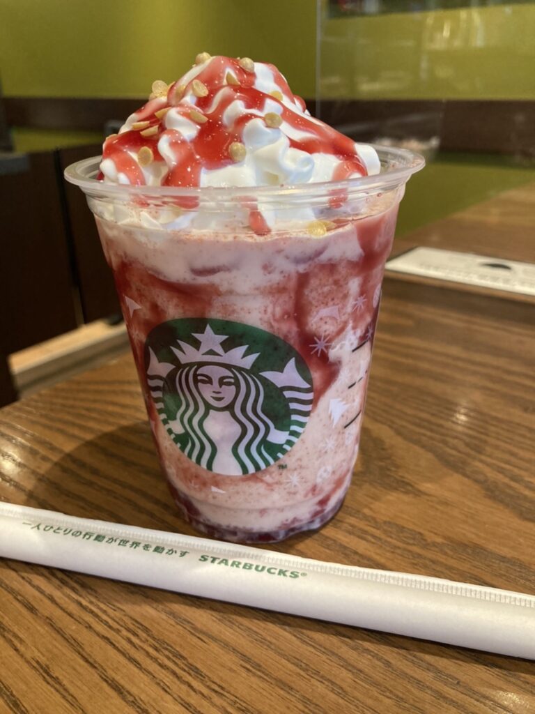 ストロベリー＆ベルベットブラウニーフラペチーノ